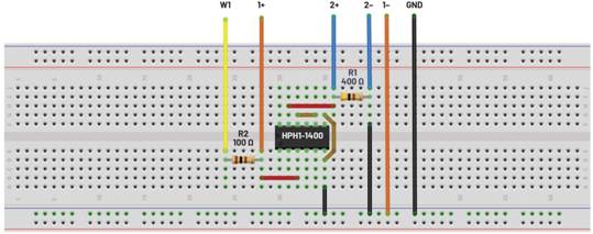   材料  ? ADALM2000主動學(xué)習(xí)模塊 ? 無焊試驗(yàn)板和跳線套件 ? 一臺HPH1-1400L 6繞組變壓器 ? 一臺HPH1-0190L 6繞組變壓器 ? 兩個100 Ω電阻  說明  在無焊試驗(yàn)板上構(gòu)建圖2所示的電路。需要使用此設(shè)置來測量初級/次級匝數(shù)比為1:1的三種不同配置下，兩個變壓器型號各自的頻率響應(yīng)。兩個紅色箭頭表示在初級和次級使用同一個線圈的配置中連接源電阻和負(fù)載電阻的位置。藍(lán)色箭頭對應(yīng)的是在初級和次級使用兩個串聯(lián)線圈的配置。綠色箭頭對應(yīng)的是在初級和次級使用三個串聯(lián)線圈的配置。
